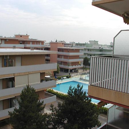 Appartamenti Valbella Con Piscina Bibione Bagian luar foto