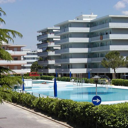 Appartamenti Valbella Con Piscina Bibione Bagian luar foto