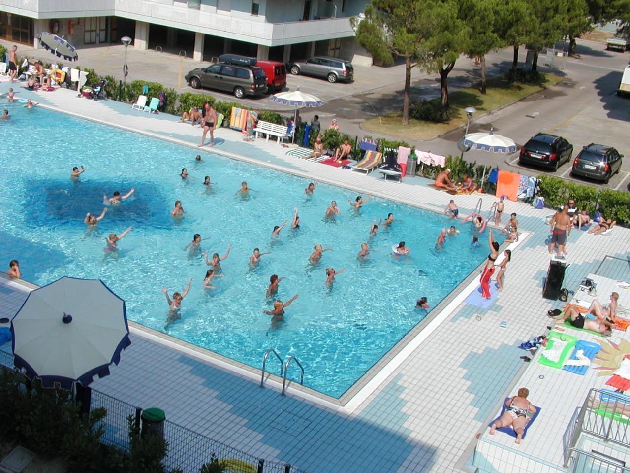 Appartamenti Valbella Con Piscina Bibione Bagian luar foto