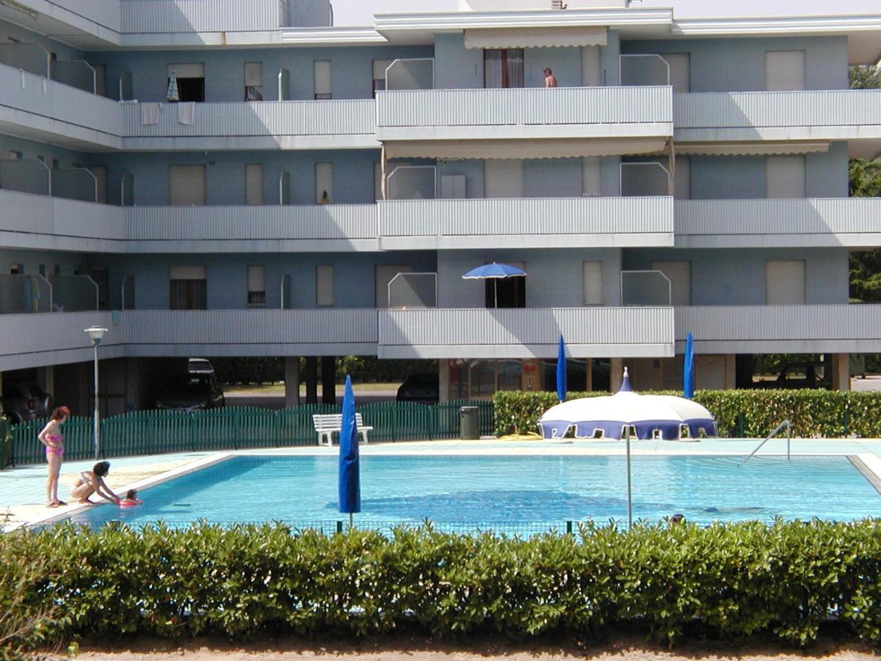 Appartamenti Valbella Con Piscina Bibione Bagian luar foto