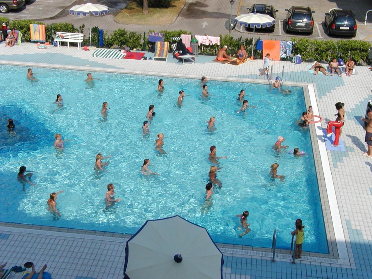 Appartamenti Valbella Con Piscina Bibione Bagian luar foto